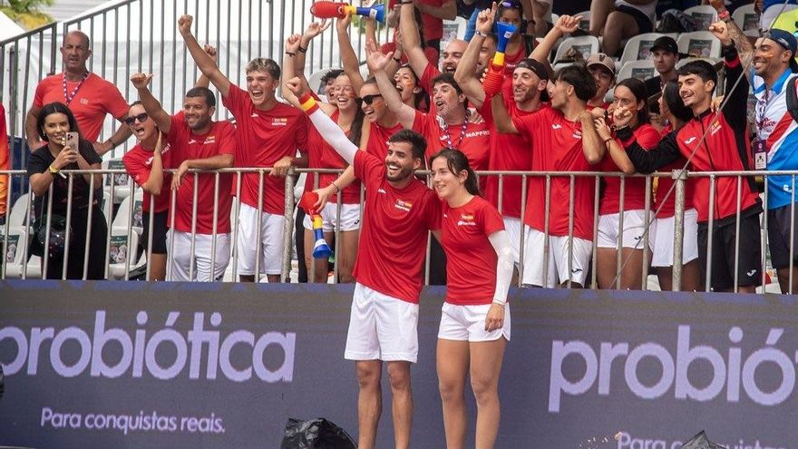 La selección de tenis playa gana en Brasil la Copa del Mundo por primera vez y venciendo a los anfitriones