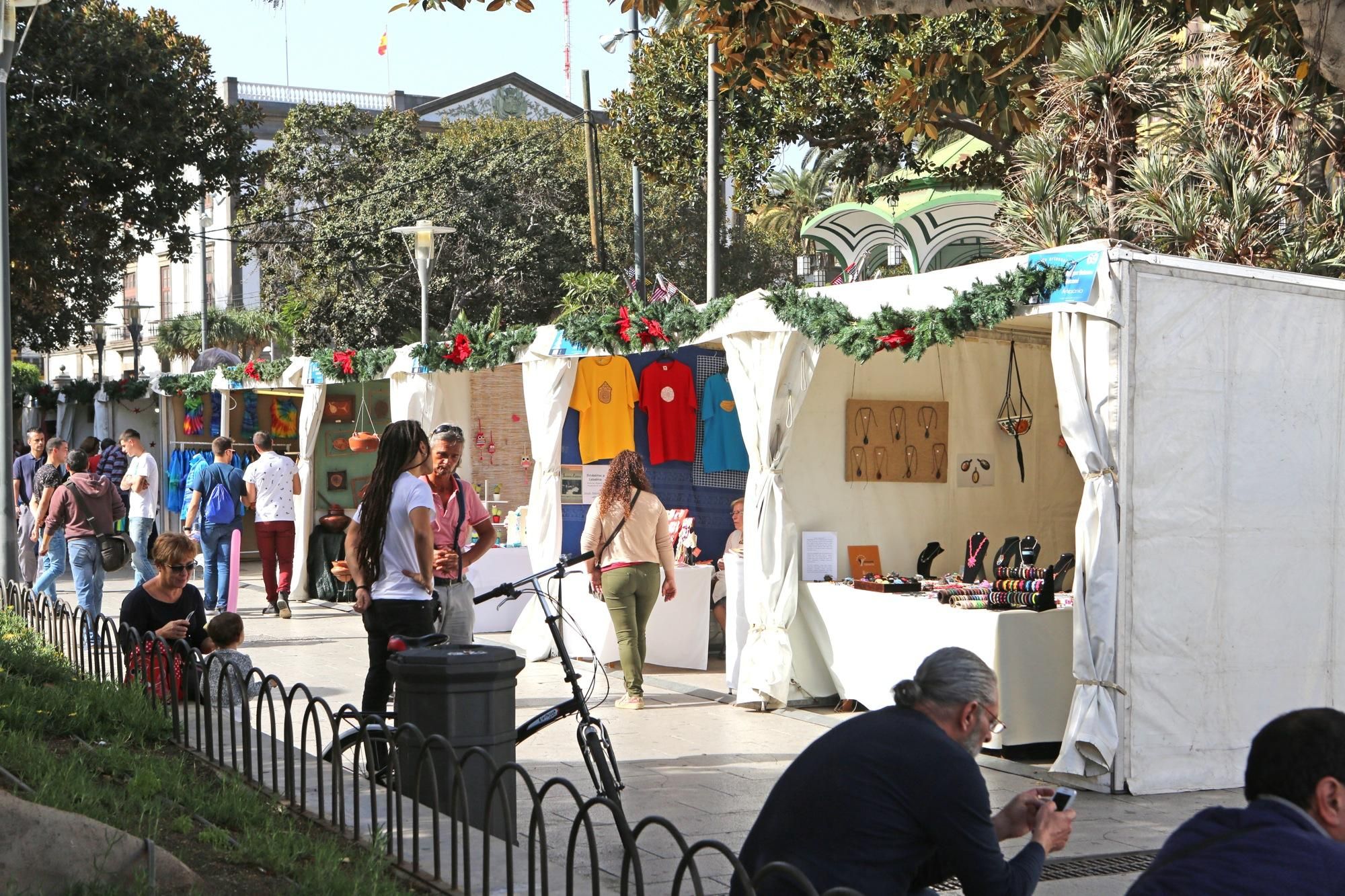 La 22ª Feria de Artesanía, en el Parque de San Telmo (Las Palmas de Gran Canaria).