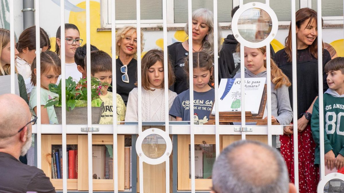 Escolares del Colegio Cisneros celebran el Día del Libro.