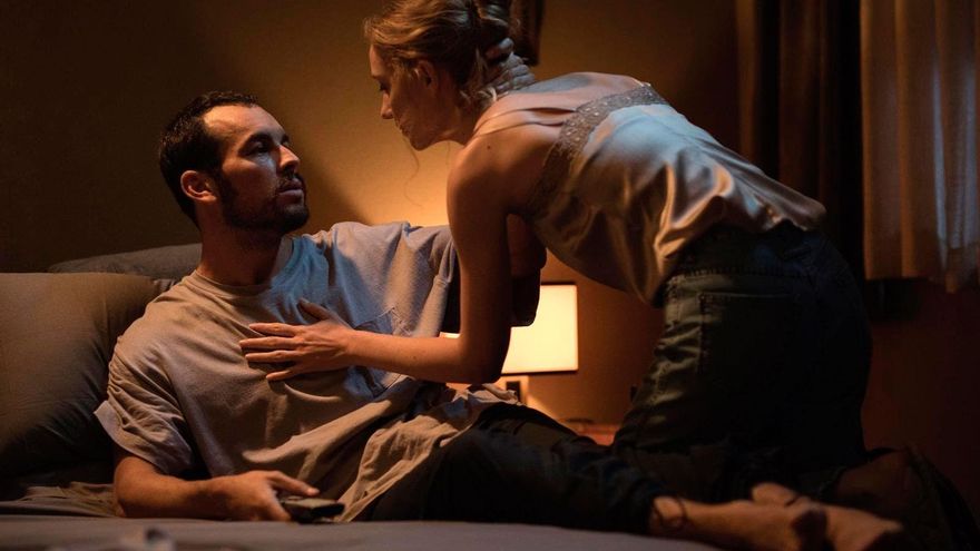 Mario Casas y Déborah François en 'El practicante'