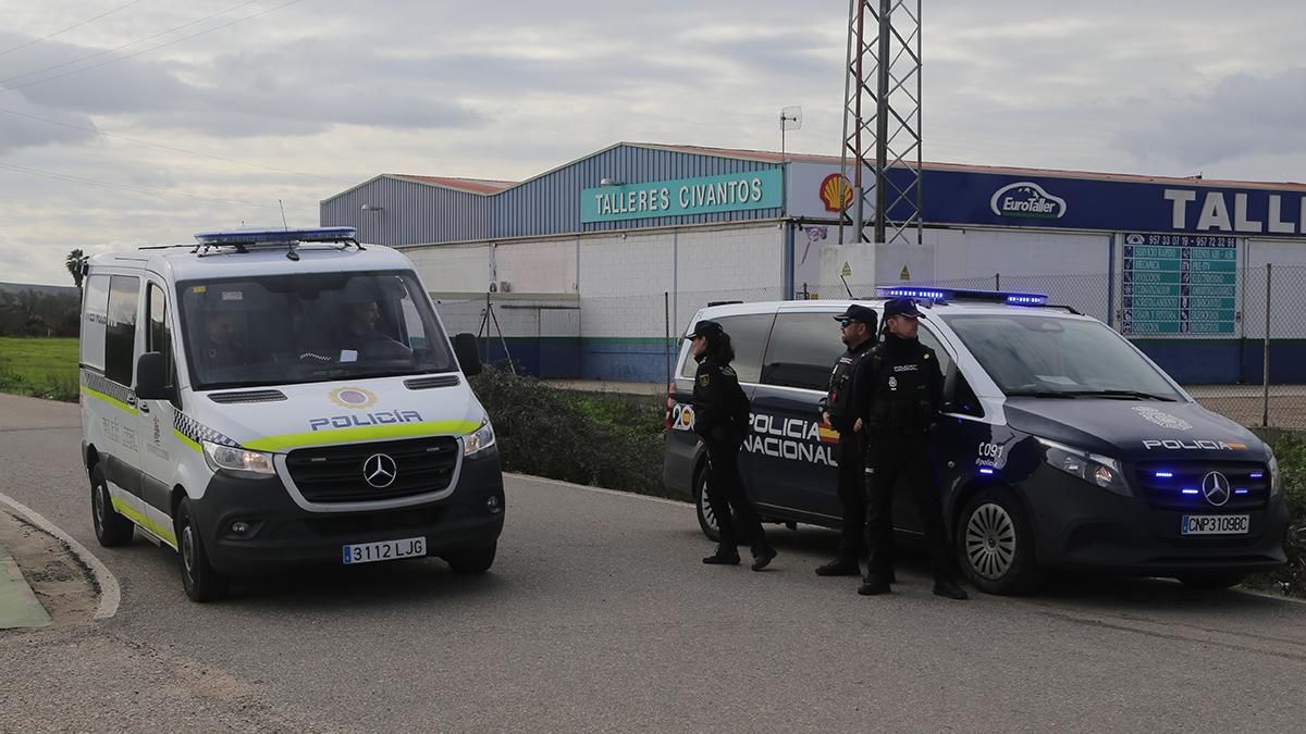 La Policía iniciando el realojo de vecinos en las zonas afectadas por el temporal