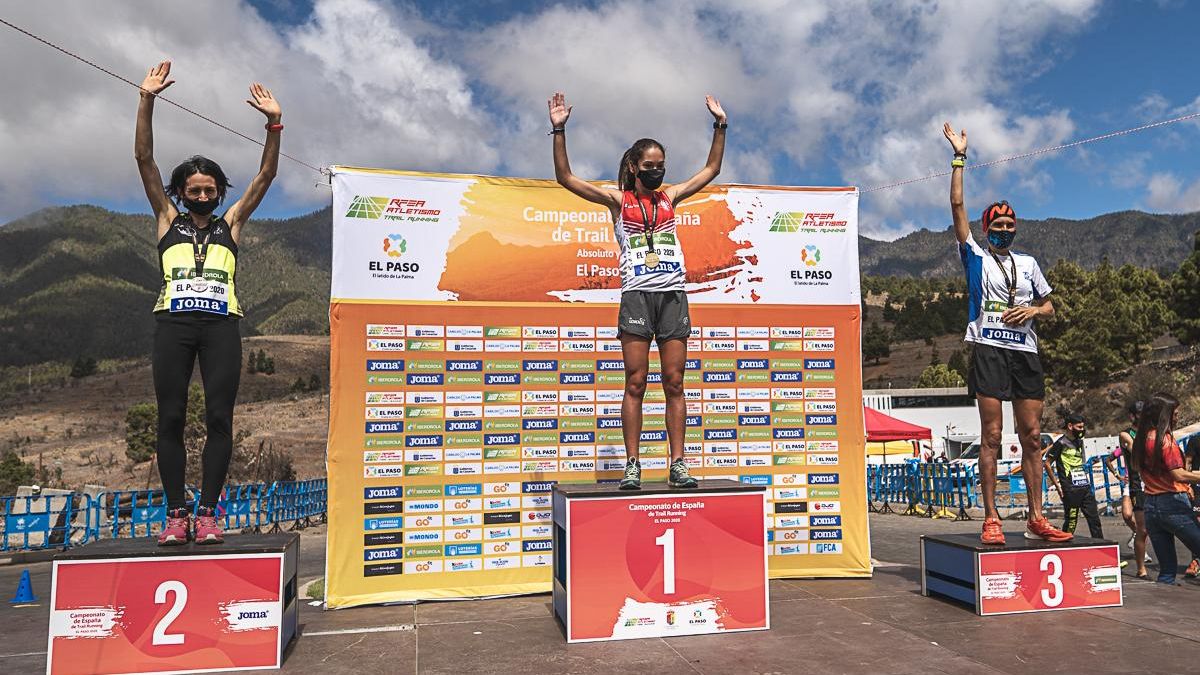 Los ganadores en el podio de El Paso.