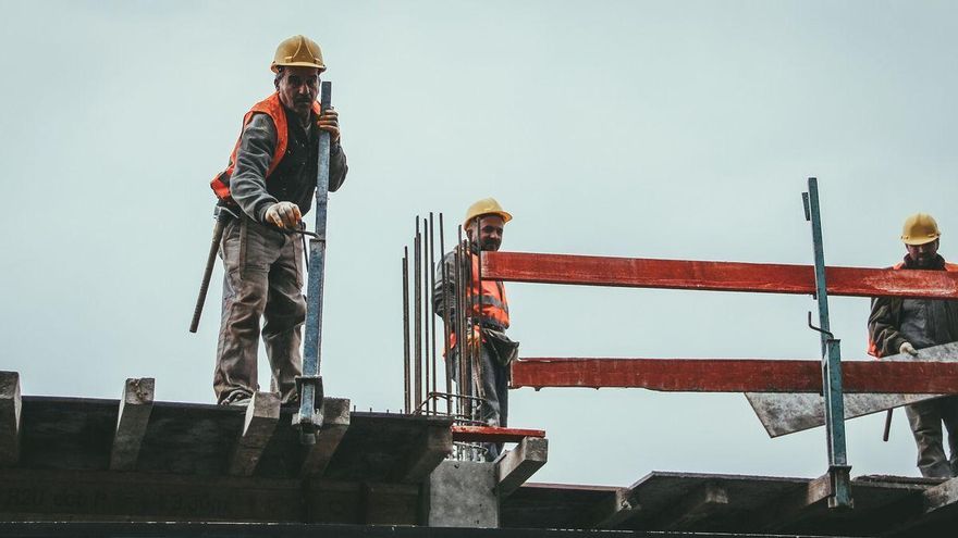 El paro registrado bajó en 4.842 personas en septiembre en Canarias, un 3,22%
