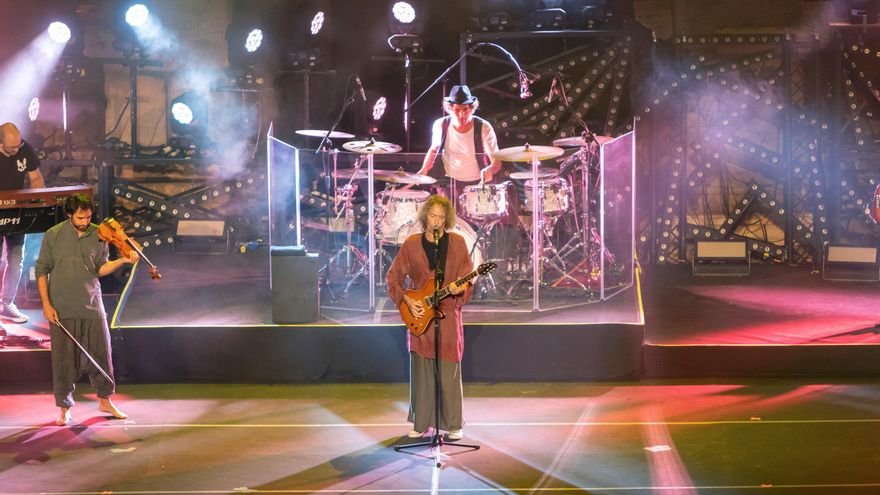 Robe Iniesta y su grupo volvieron a Mérida para poner banda sonora al Teatro Romano