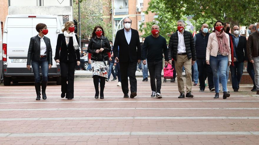 Jorge Javier Vázque acompaña a Ángel Gabilondo en un acto en Vallecas junto a Fernando Grande-Marlaska, Reyes Maroto, Adriana Lastra, María Gámez, y Hana Jalloul