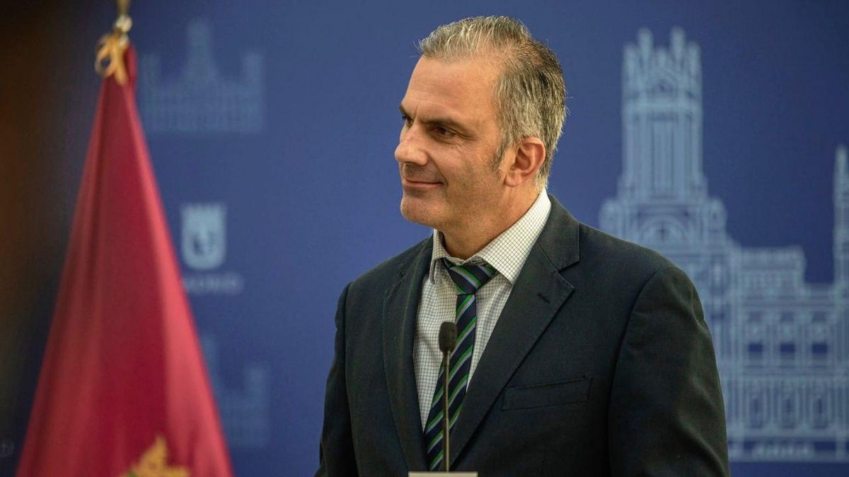 Un “matón de Vox” amenaza de muerte a un profesor señalado antes por Ortega Smith al discutir sobre el colectivo LGTBI