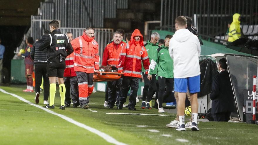 Un vendaval de bajas: el Córdoba CF pierde su columna defensiva tras la derrota con el Dépor