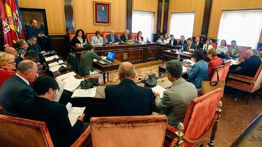 El salón de plenos con todos los concejales. Foto: Carlos S. Campillo / ICAL.