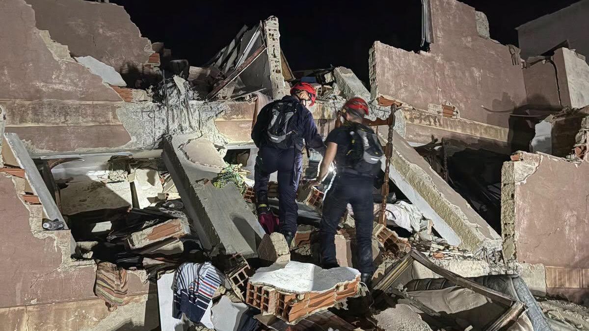 Los bomberos de Córdoba ya trabajan en La Guaira, zona cero de los terremotos de Venezuela.