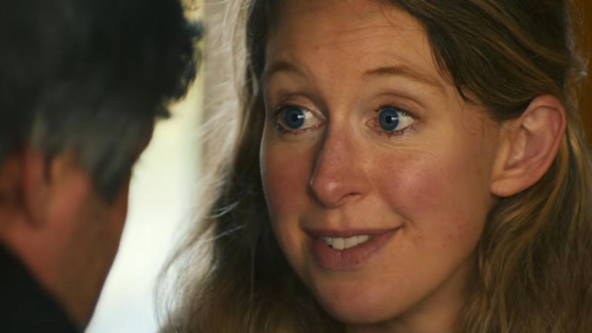 A24 anuncia un documental secreto sobre Elizabeth Holmes, la empresaria que estafó con su máquina de analizar sangre