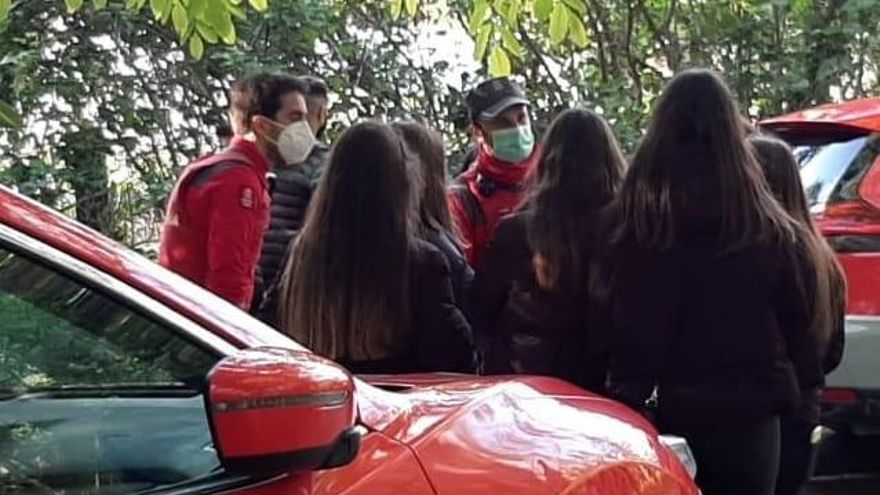 La Policía Foral controla un botellón en el Paseo del Arga de Pamplona