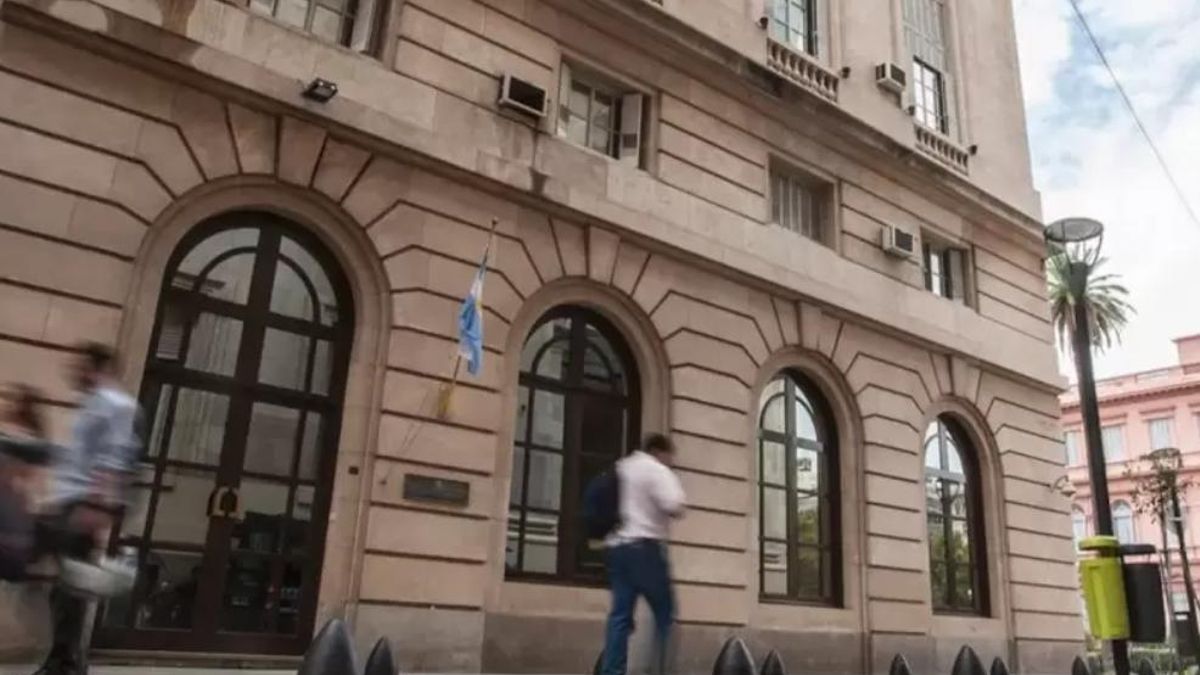 Una delegada de la SIDE cayó en una estafa virtual y encendió alarmas en la central de Inteligencia