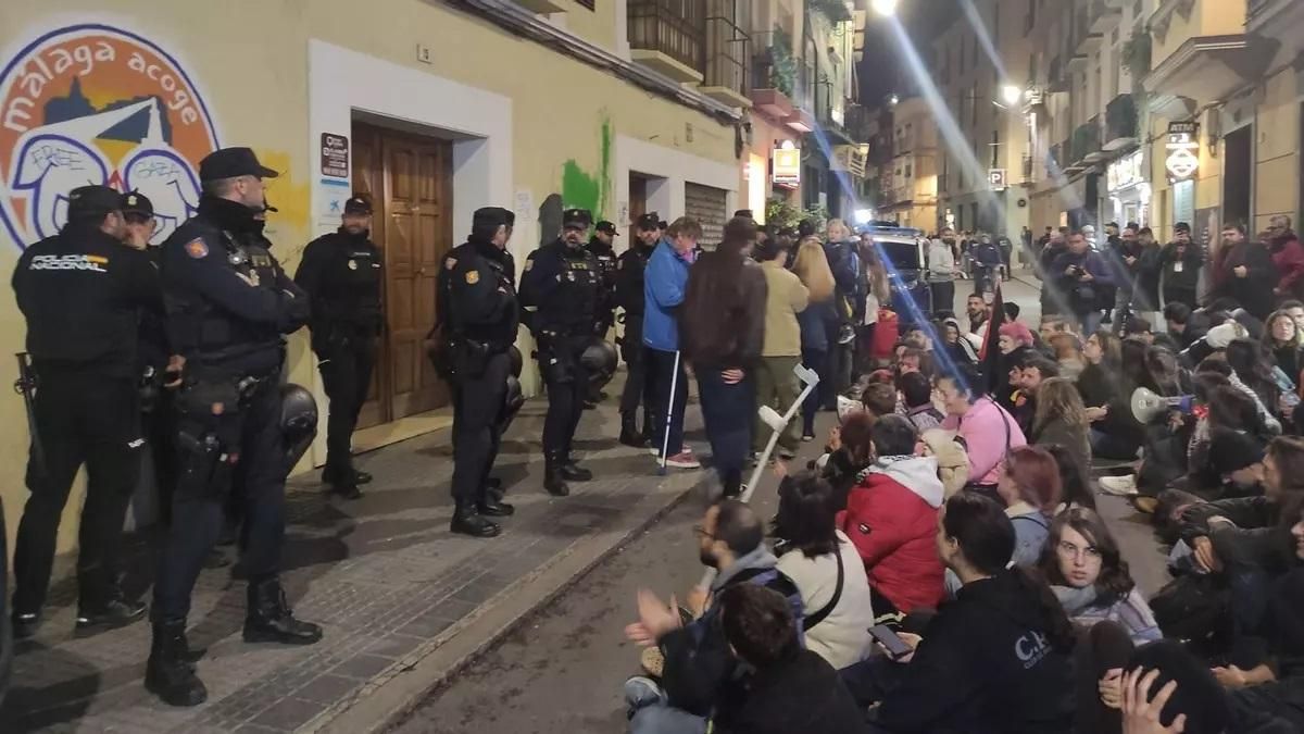 Calle Ollerías, 15 de Málaga: 48 horas de ocupación para entender toda la política nacional