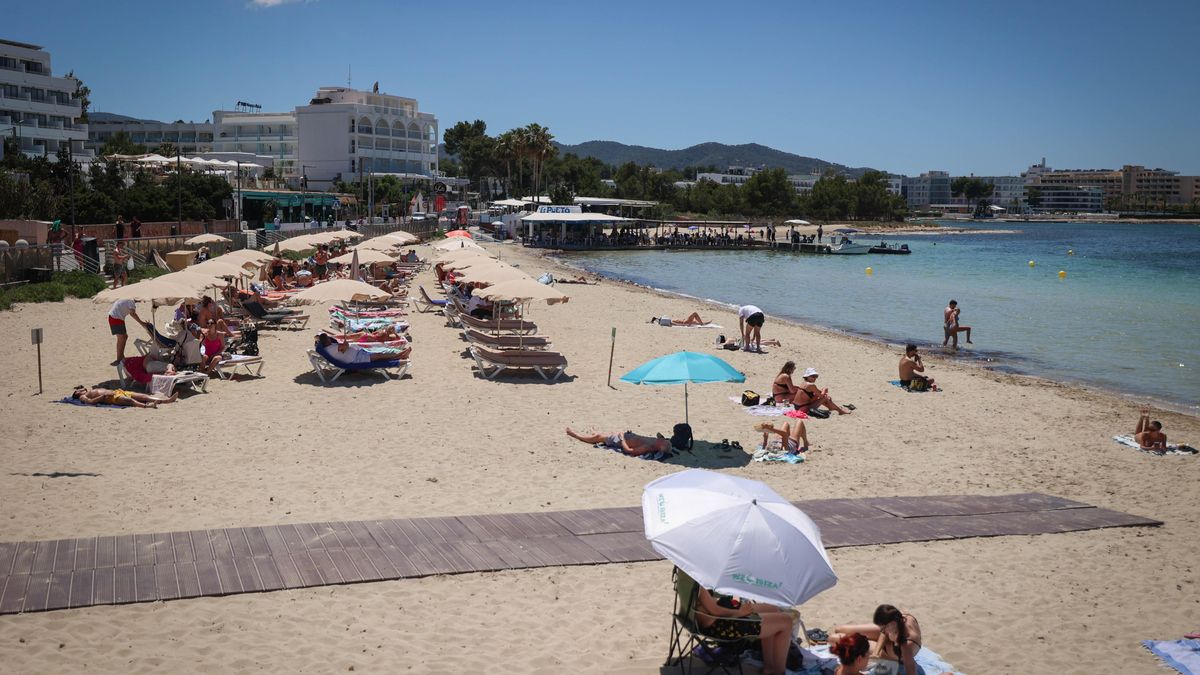 La playa de es Pouet, la última del municipio de Sant Antoni.
