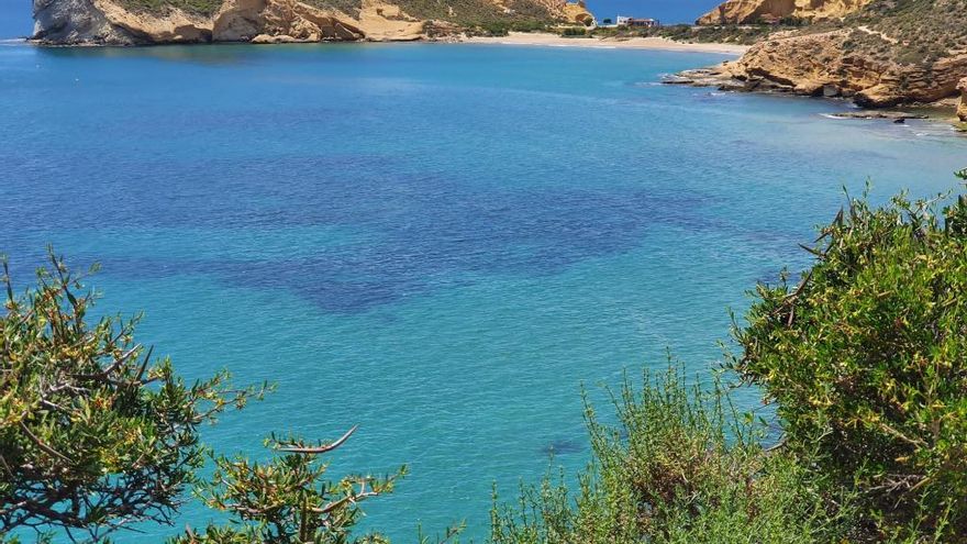 La playa más inaccesible de Tarragona solo puede visitarse desde el mar