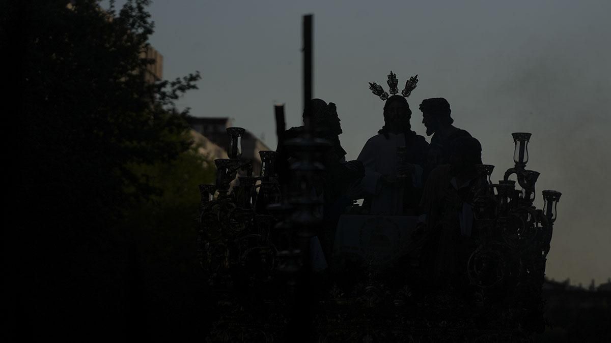 La procesión de la Hermandad de la Cena, en imágenes