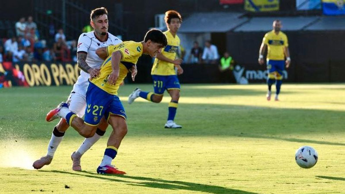 Las Palmas hurga en la herida del Ceuta y vuelve a ganar