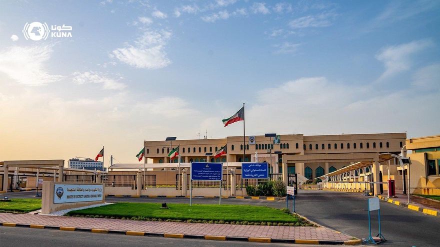 Planta de energía y desalinización en Kuwait atacada por Irán.