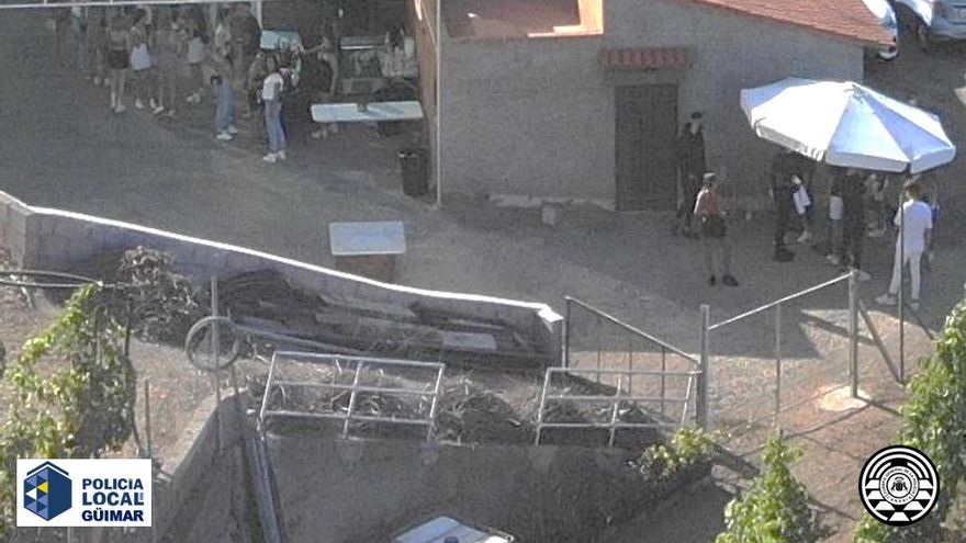 Imagen cedida por la Policía Local de Güimar de una fiesta en una finca donde no se respetaban las medidas de seguridad frente al coronavirus