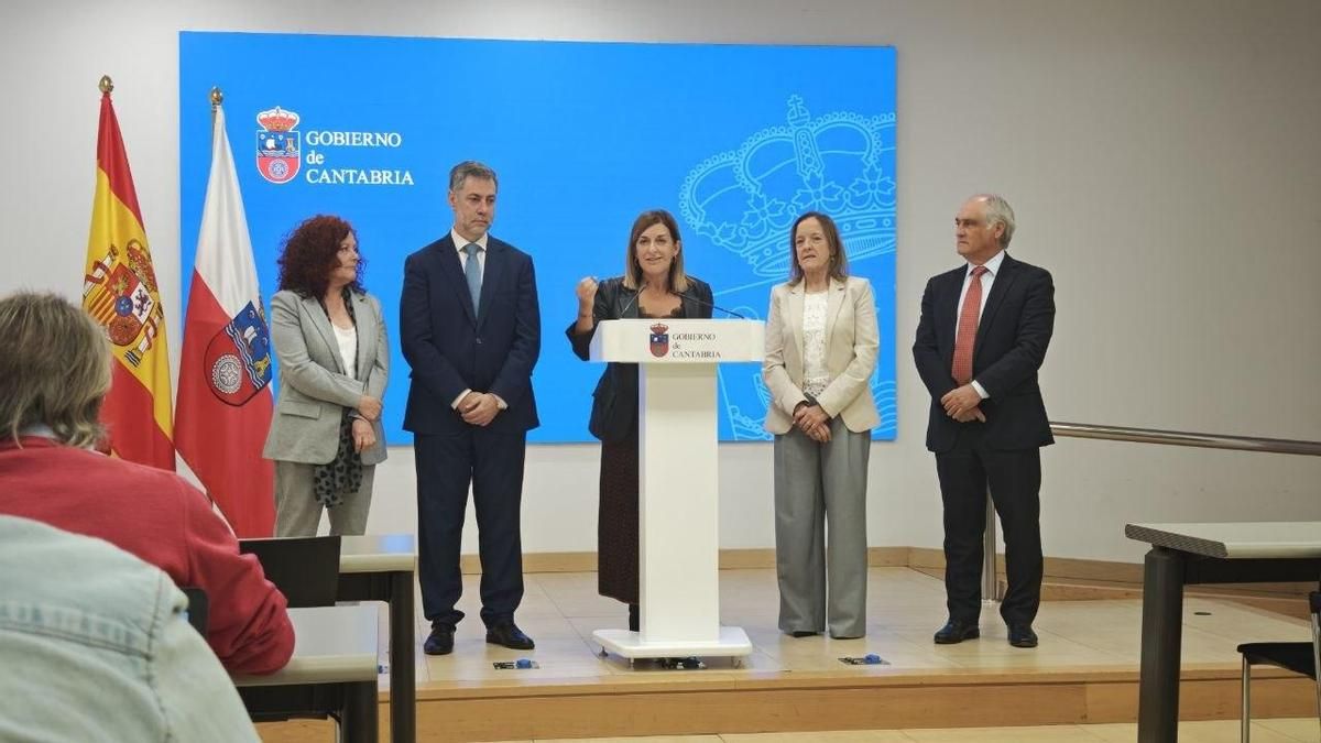 Tamara González, Luis Martínez Abad, María José Sáenz de Buruaga, Isabel Urrutia y Juan Sáez Bereciartu.