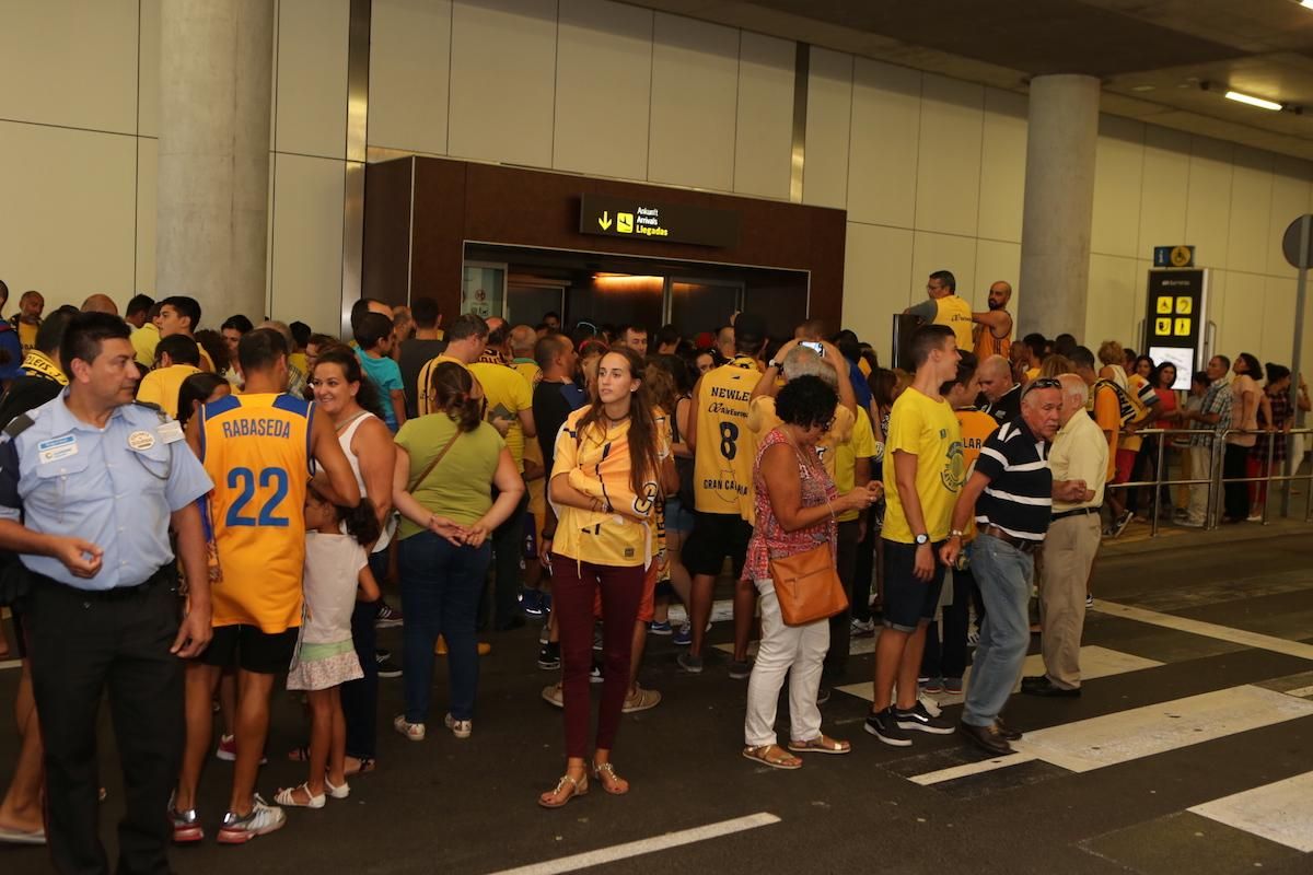 Llegada del 'Granca' al aeropuerto.