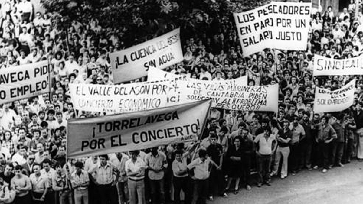La guerrera cántabra a lomos de una osa: 50 años de ADIC, la asociación germen del PRC y trampolín de Revilla