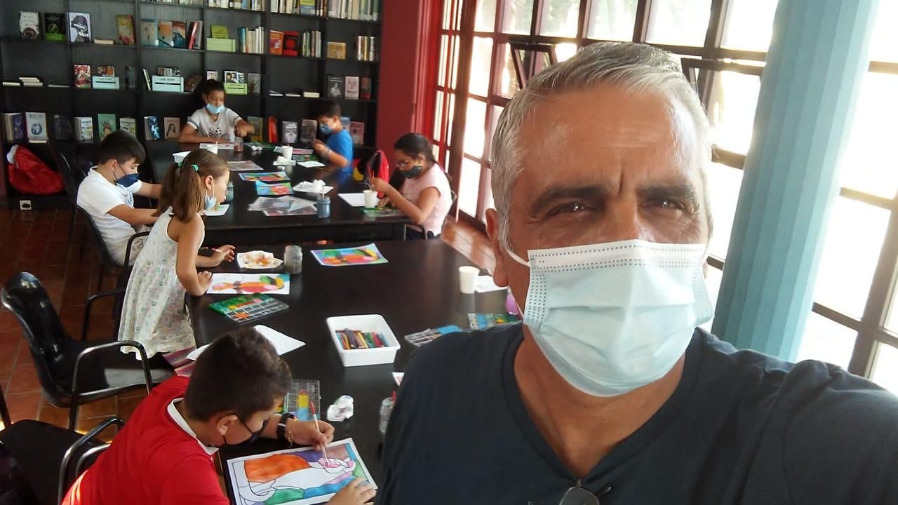 Santiago Jorge junto a los participantes del taller.