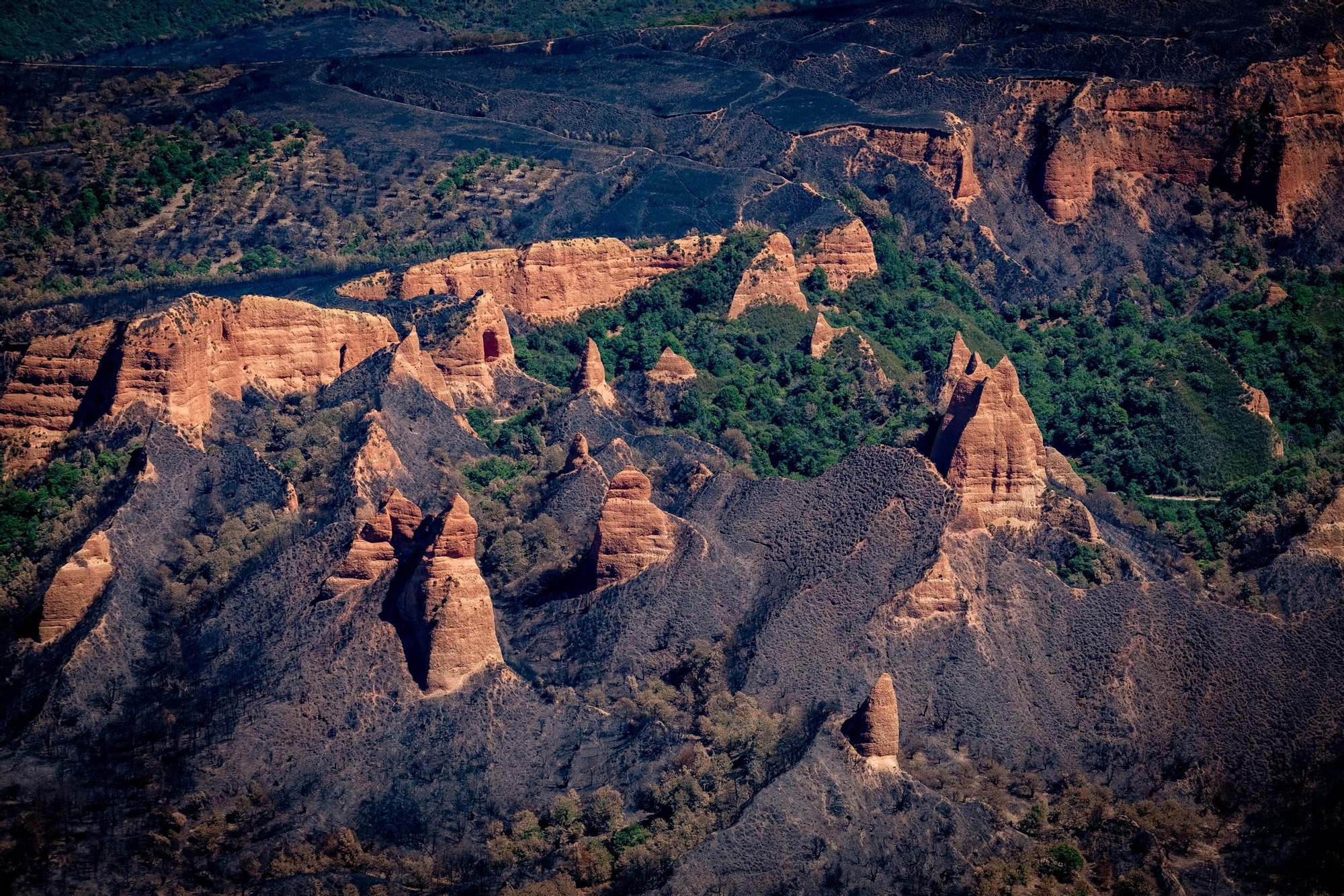 La desolación de Las Médulas tras los incendios, a vista de pájaro de Greenpeace