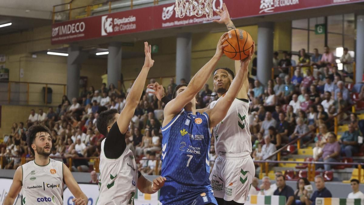 El estreno del Cajasol Coto Córdoba en Primera FEB, en imágenes