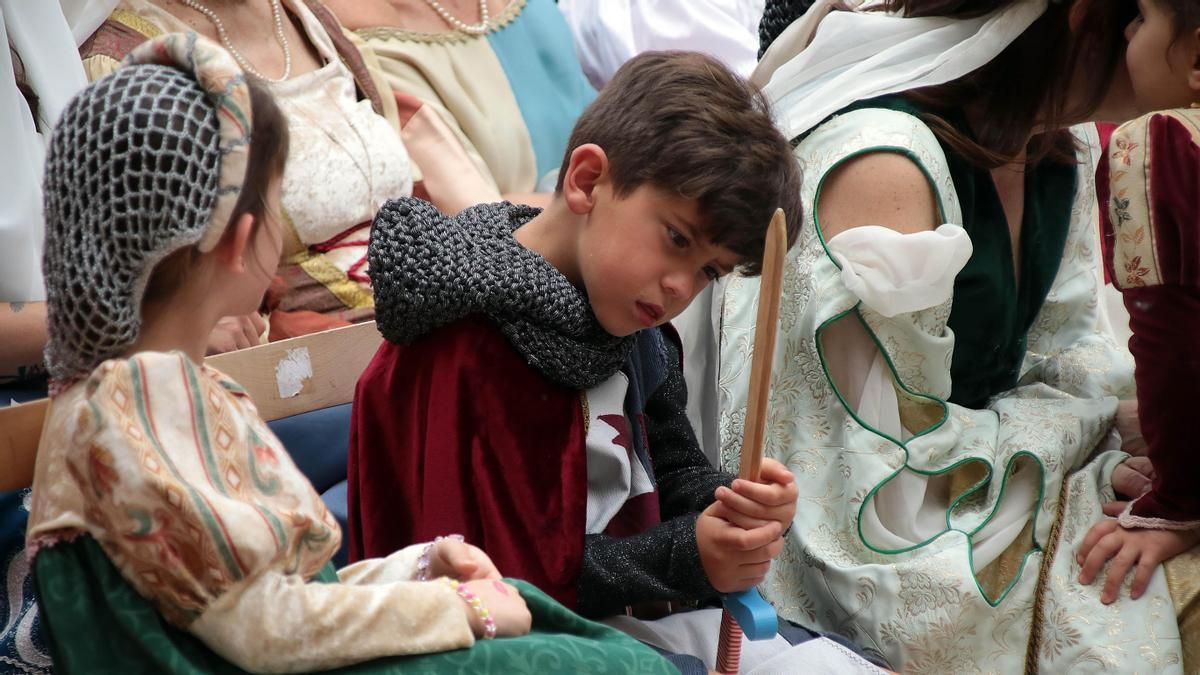 La Asociación Cultural El Trovador Leonés lleva a cabo una representación de las Cortes de 1188 bajo el título ‘Al Alba del Parlamentarismo’. 