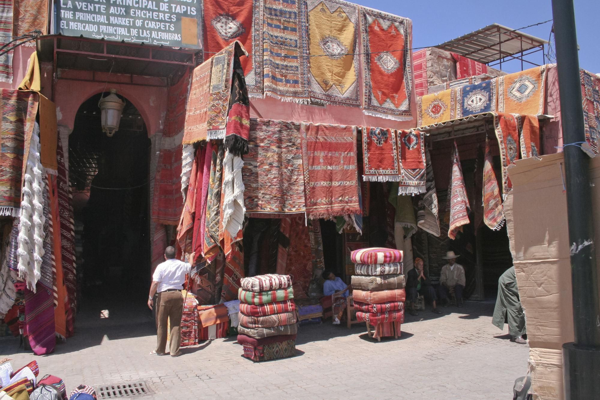 Zoco de las alfombras junto a la calle Souk Laksour.