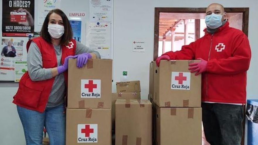 Personal de Cruz Roja en La Palma.