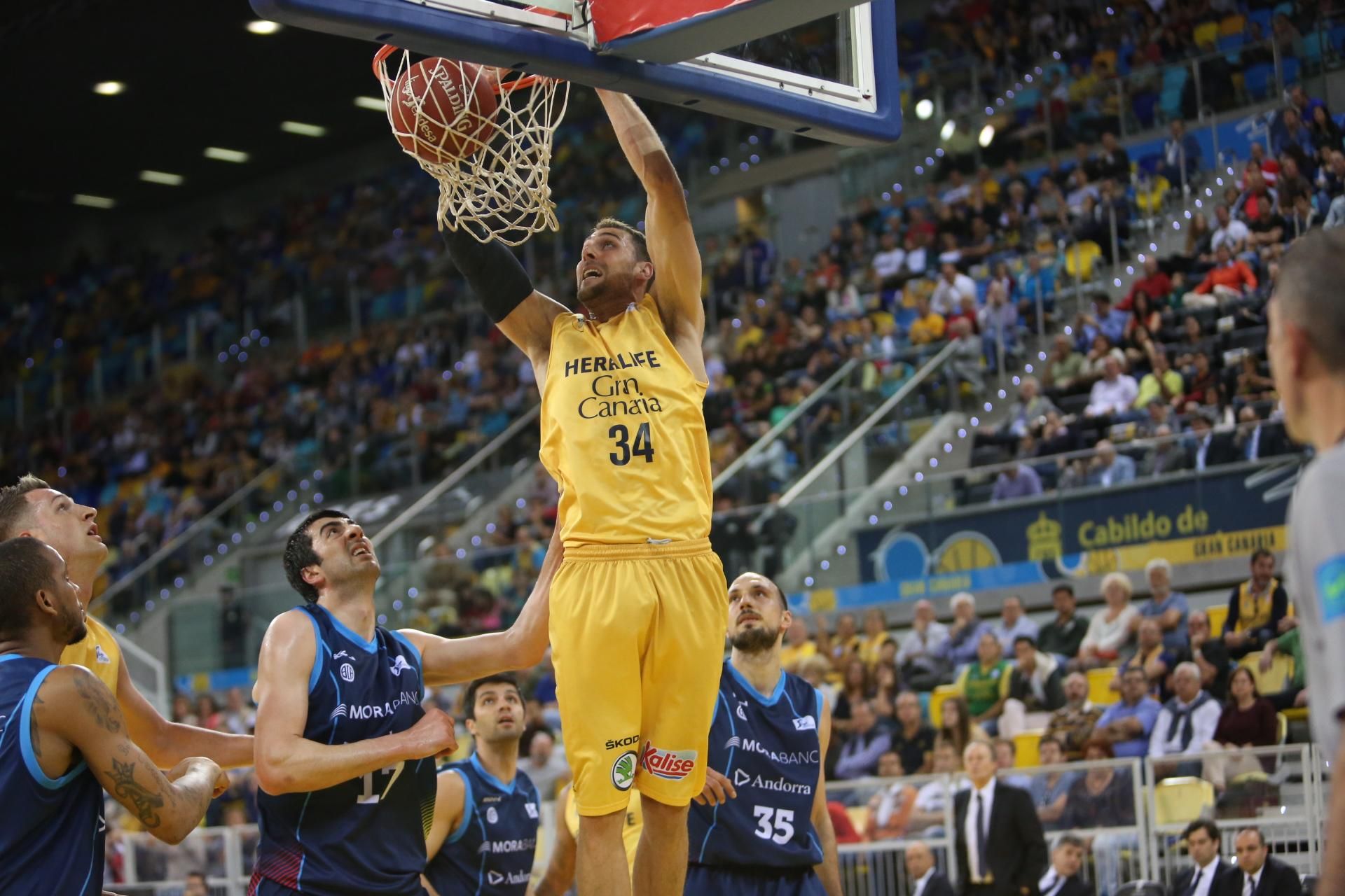 Imágenes del partido entre el Herbalife Gran Canaria y el Morabanc Andorra. (Alejandro Ramos).