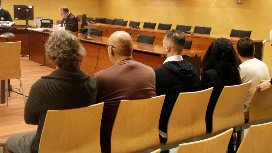 Arranca el juicio a tres mossos d'esquadra acusados de traficar con marihuana decomisada