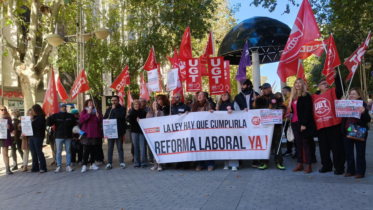 La plantilla de Cruz Roja protesta contra el "caos salarial, los retrasos y la aplicación unilateral" de cambios