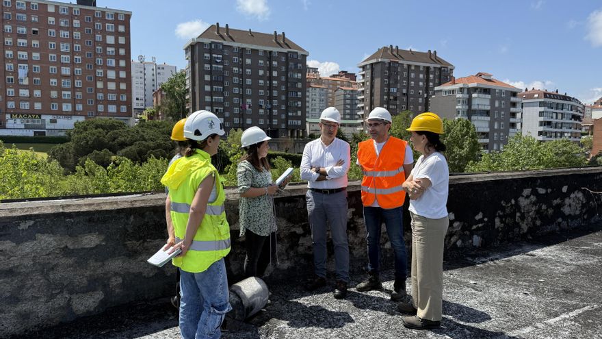 Representantes UC tras el incendio en la Facultad de Ciencias.