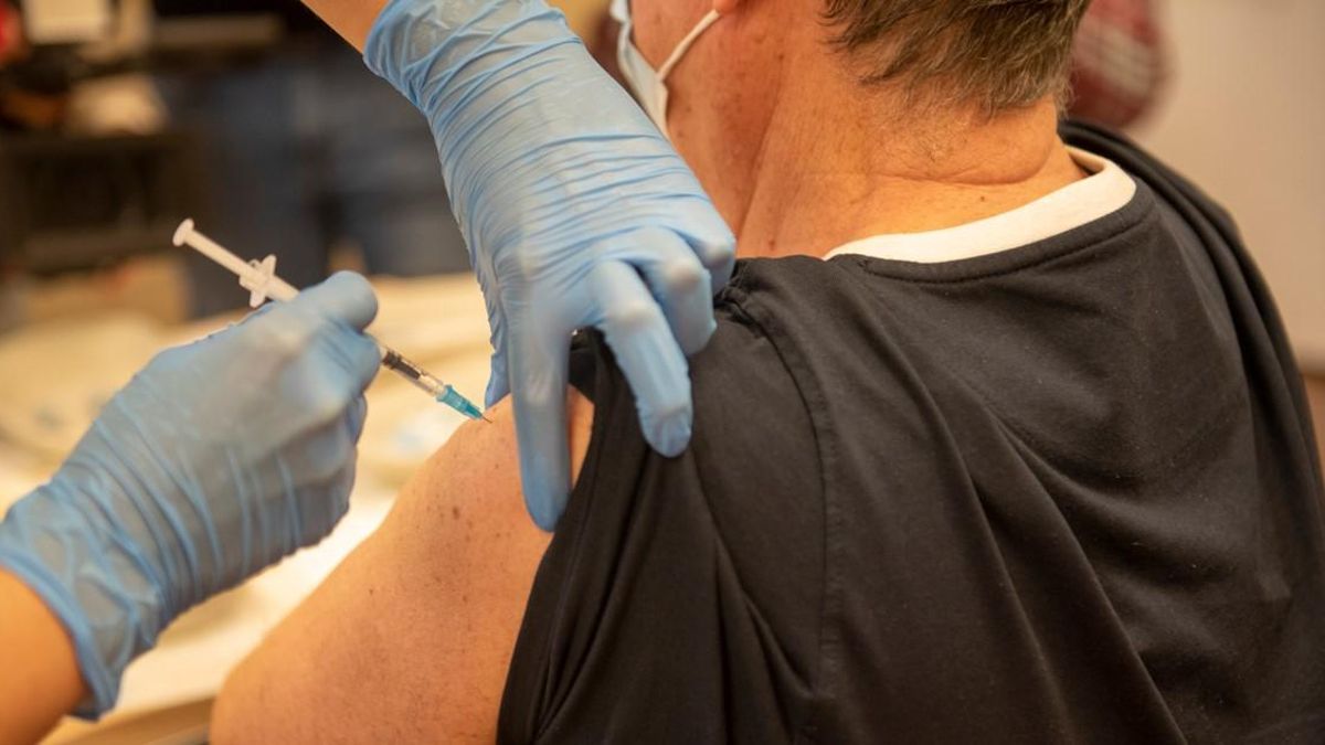 Si quieres vacunarte contra la gripe y la covid, a partir de la próxima semana puedes hacerlo sin cita previa en Logroño