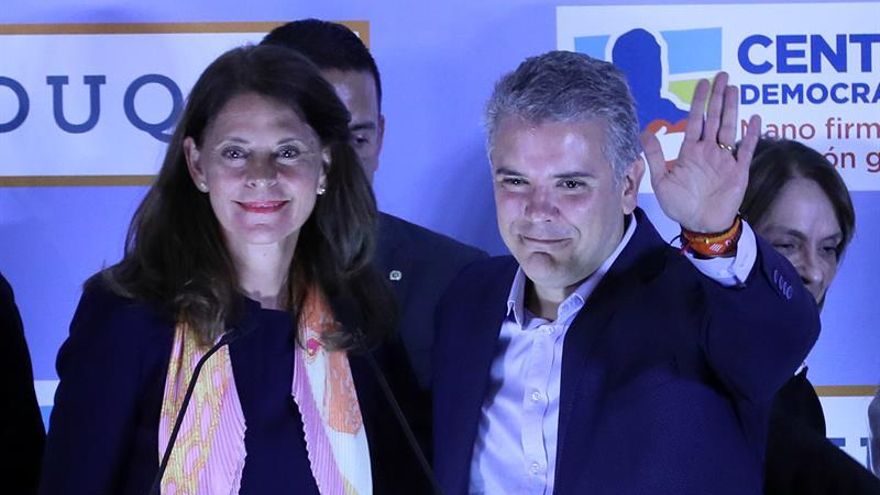Los candidatos a la Presidencia de Colombia elogian a las madres en su día