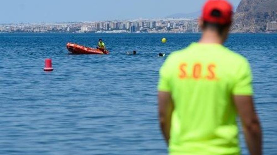 Muere una niña de 12 años en una playa de Almería