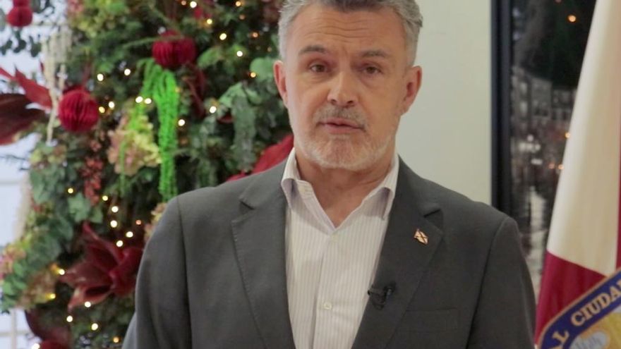 Las personas mayores y el deseo de un futuro para la juventud, en la felicitación navideña del alcalde de Logroño