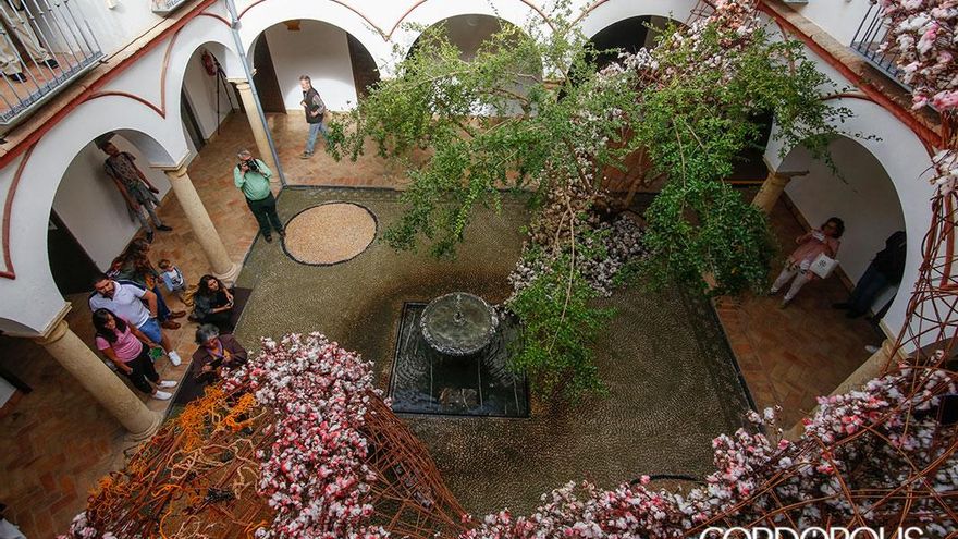 Flora se celebrará en octubre coincidiendo con los Patios de Otoño