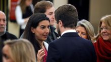 La presidenta de Vox en Madrid, Rocío Monasterio, conversando con el líder del PP, Pablo Casado.