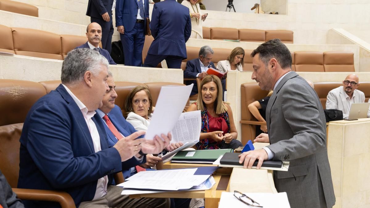La presidenta de Cantabria dice que los cántabros se han ahorrado 100 millones de euros en impuestos
