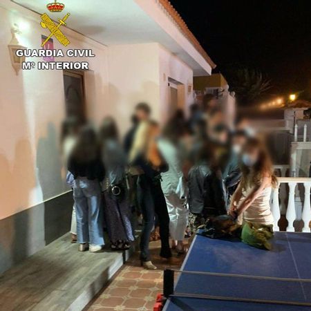 Turistas, en la fiesta ilegal detectada en Fuerteventura