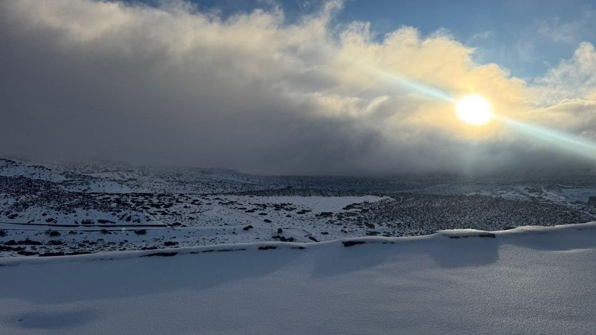 Las cumbres de Tenerife nevadas tras el paso de la borrasca Emilia.