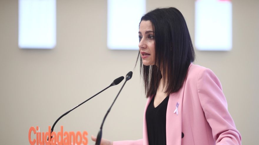La presidenta de Ciudadanos, Inés Arrimadas, en una rueda de prensa posterior a la reunión del Comité Permanente del partido en su sede de Madrid.