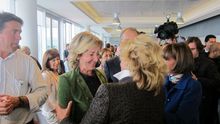 Aguirre pide el voto en Galicia frente a un PSOE que "arruinó" al país y recuerda que ella quiso fichar a Feijóo