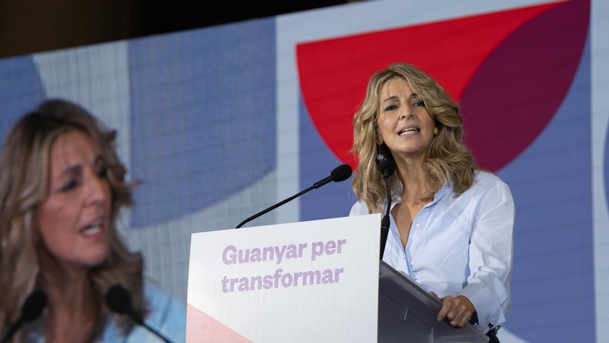 La vicepresidenta segunda y ministra de Trabajo y Economía Social, Yolanda Díaz, interviene en la III Assemblea Nacional de los comuns, a 21 de noviembre de 2021, en Barcelona, Catalunya (España).