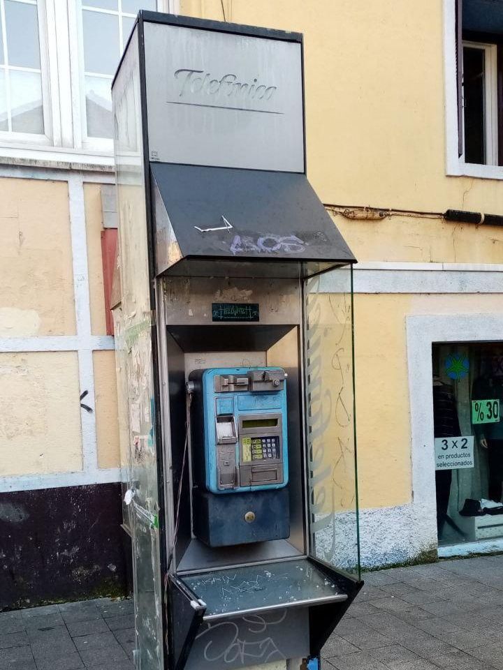 Cabina de teléfono en Arrasate, Gipuzkoa