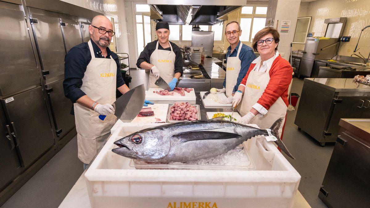 La Rula de Avilés cerró este lunes la primera venta de Bonito del Norte con un precio récord: 398 euros por kilo. 